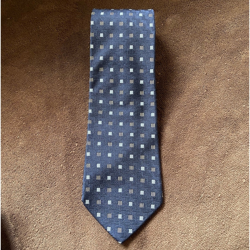 Brooks Brothers tie. Excellent condition.